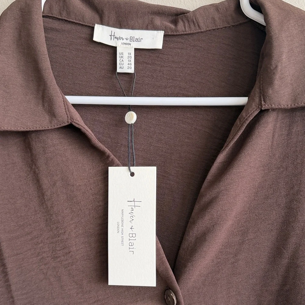 Elegant Dark Brown Button-Down Shirt - Picture 2 of 3